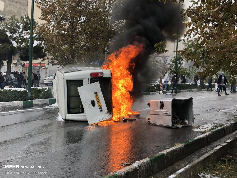 دولت روحانی با افزایش قیمت دلار فضا را برای شورش فراهم میکند؟|خبر فوری دولت روحانی با افزایش قیمت دلار فضا را برای شورش فراهم میکند؟|خبر فوری