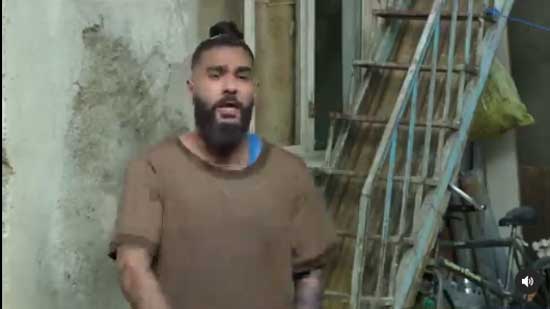 ساسی مانکن، سمیه نرو و یک مهمان ناخوانده