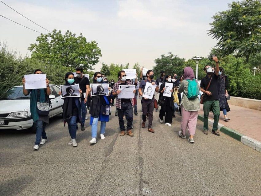 تجمع خبرنگاران مقابل سازمان محیط‌ زیست/ درخواست استعفای عیسی کلانتری