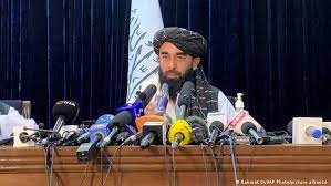 تنها خبرنگار زن در نشست خبری سخنگوی طالبان/ عکس تنها خبرنگار زن در نشست خبری سخنگوی طالبان/ عکس