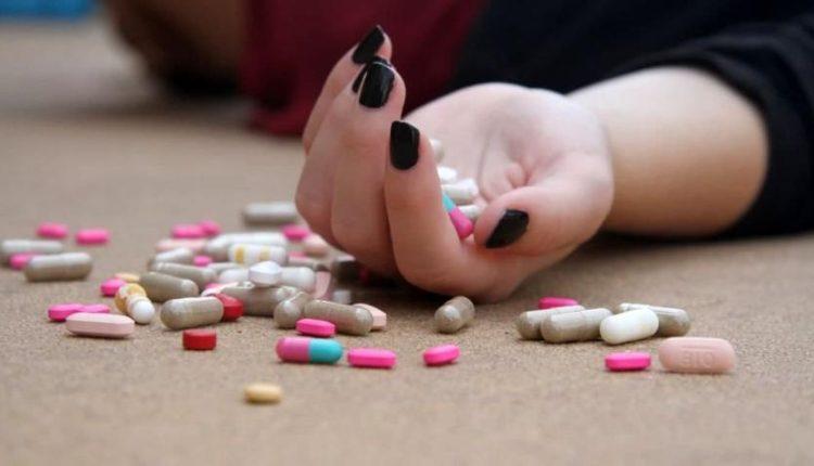 خودکشی دختر نوجوان بهدلیل انتشار تصاویر فتوشاپی خودکشی دختر نوجوان بهدلیل انتشار تصاویر فتوشاپی