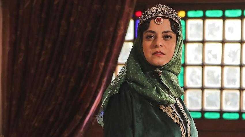 طعنه بازیگر خانم به رئیس صداوسیما: یا «سفید» نمیدونین چیه یا «رو»