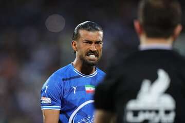 عکس| ژست ویژه رامین رضاییان با جام قهرمانی