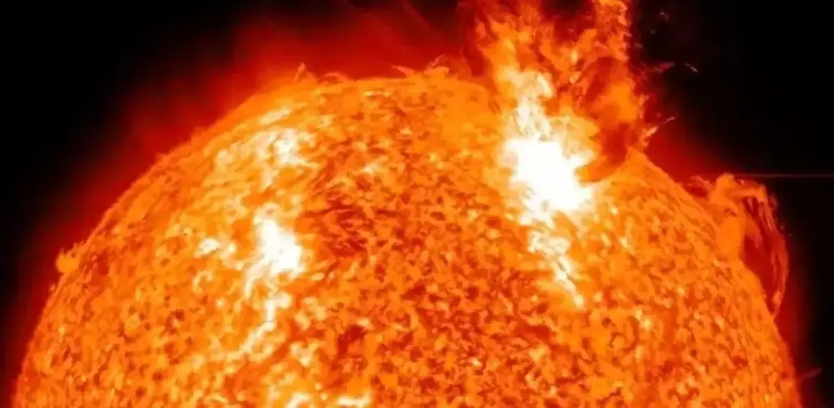 طوفان خورشیدی به زمین رسید: هشدارهای جهانی و احتمال خاموشی‌های سراسری