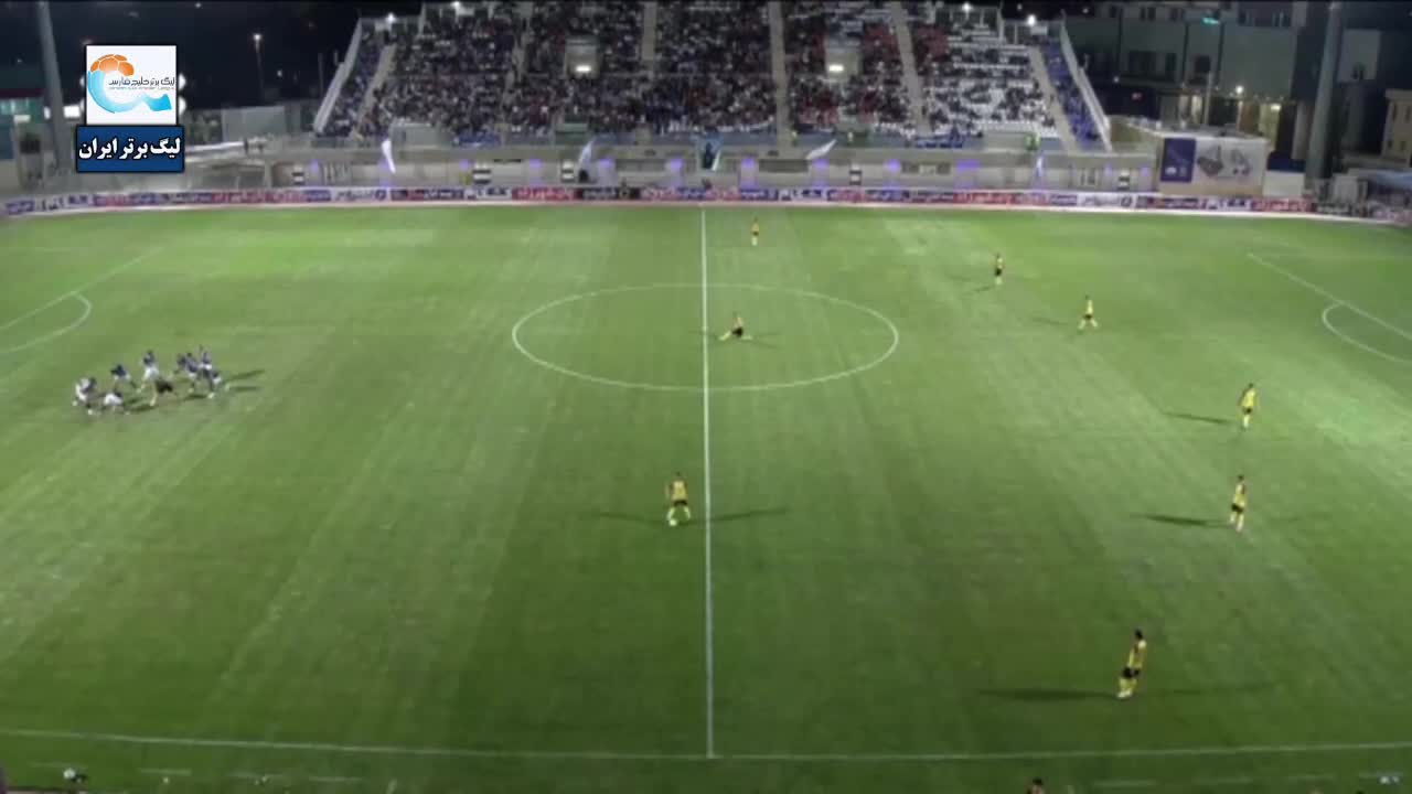 داور بازی سپاهان قهر کرد و به زمین بازی نرفت!