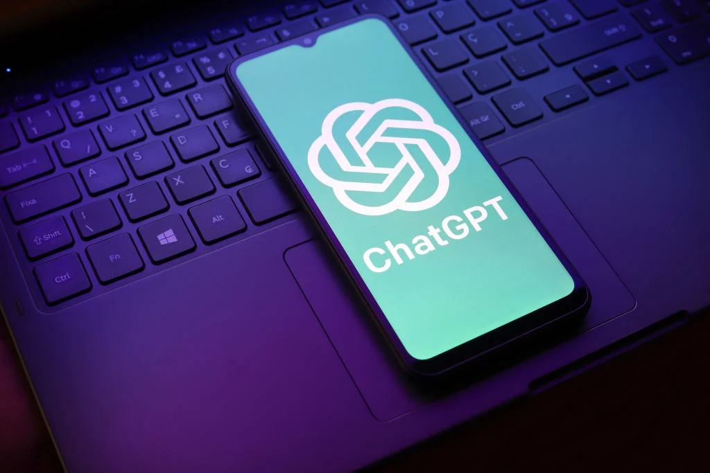 ChatGPT صدرنشین اپ‌استور آمریکا در سال ۲۰۲۵: انقلاب هوش مصنوعی در موبایل
