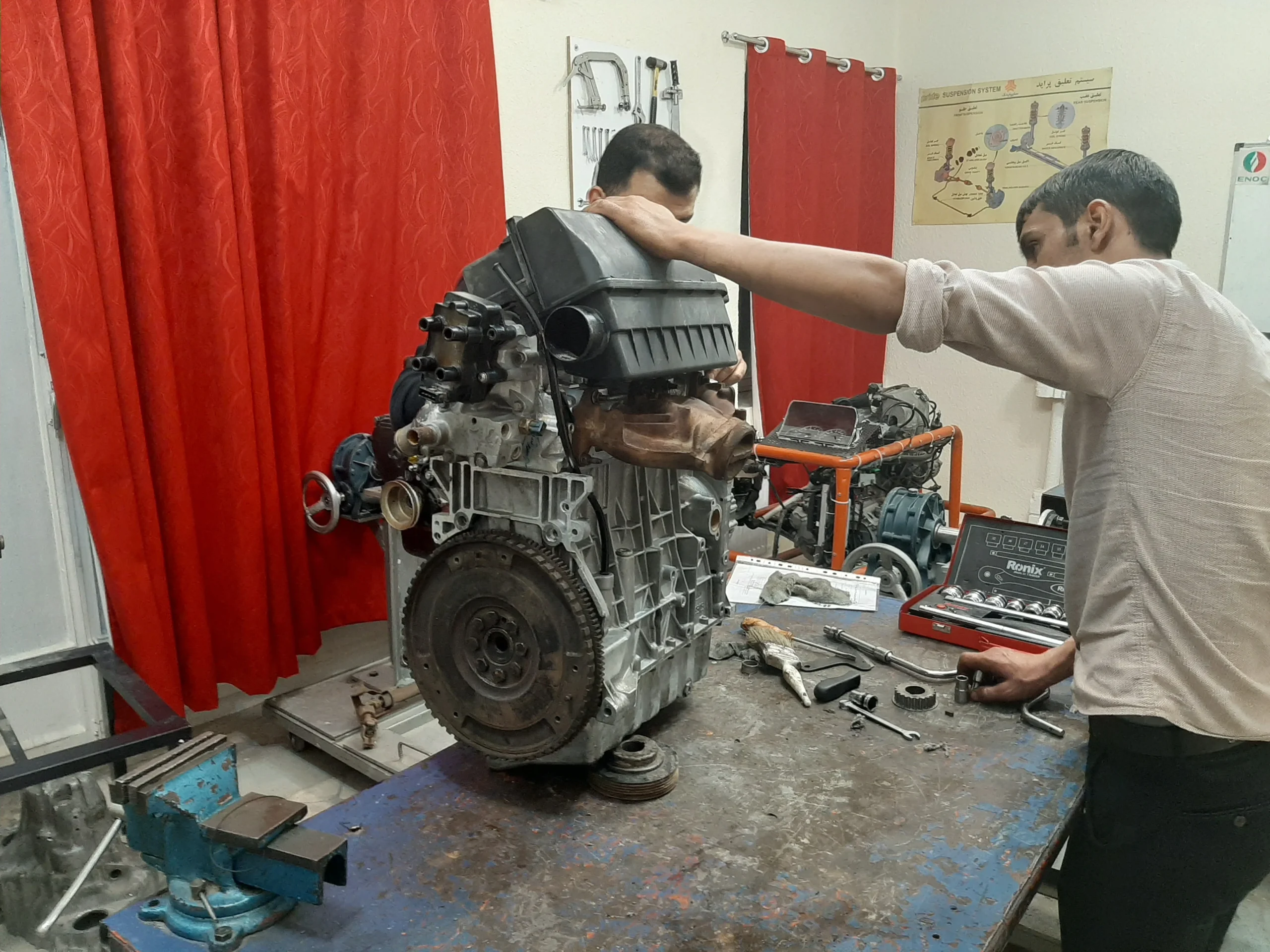 چگونه با یادگیری مکانیکی و برق خودرو یک تعمیرگاه حرفه‌ای راه‌اندازی کنیم؟