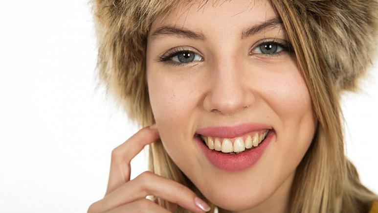 چرا نمیتوانیم به صورتمان دست نزنیم؟