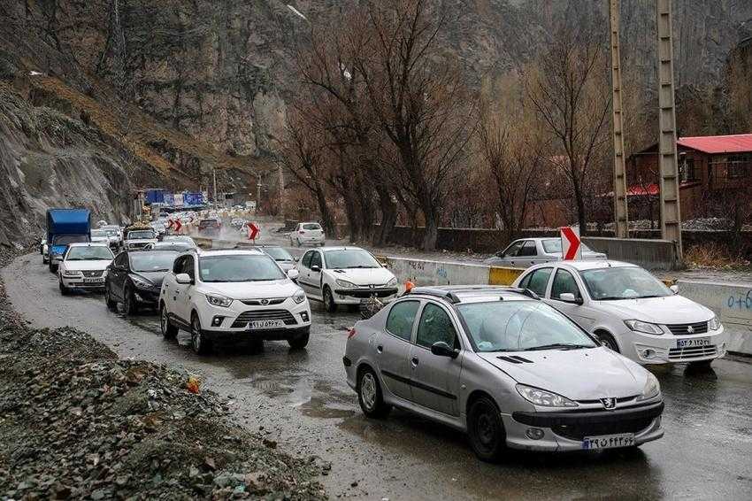بارش شدید باران در جاده کرج – چالوس/ احتمال سقوط سنگ در مسیرهای کوهستانی