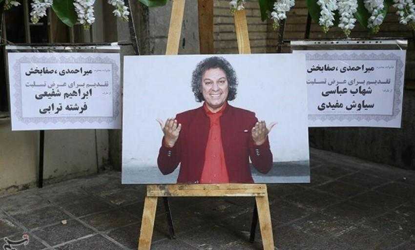 جواد یساری خواننده قدیمی در مراسم ترحیم آرش میراحمدی